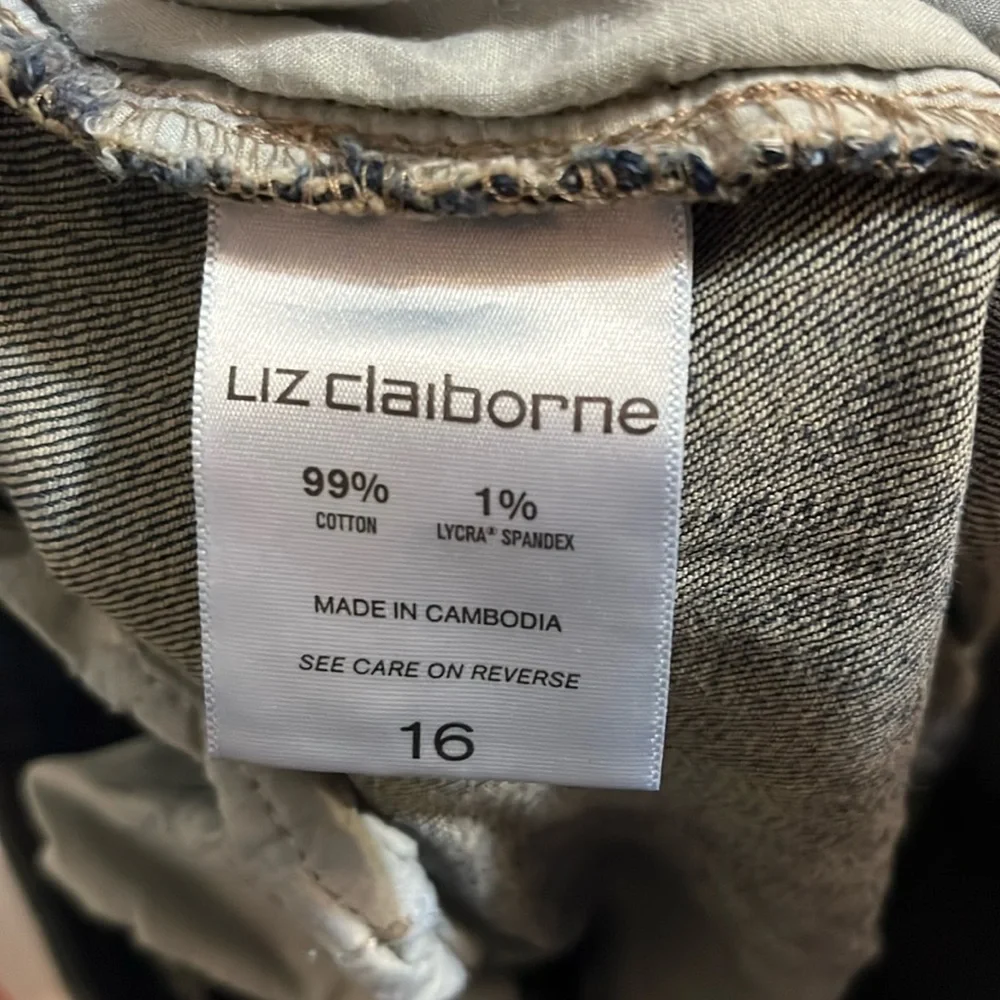D2- Size 16 - Liz Claiborne Dark jean shorts classic fit stretchy pockets